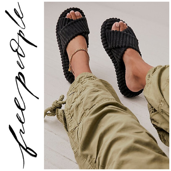 Free People 2 Days in Ibiza Black Terry Cloth Slip On Platform Sandals Sz 10 - Picture 1 of 10